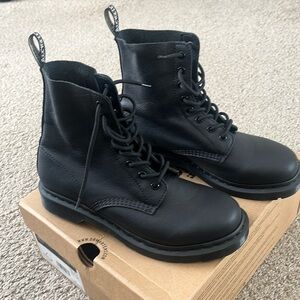 Dr. Martins Pascal Mono boots black size 10 US/ 42 EU/ 8 UK Brand new unworn